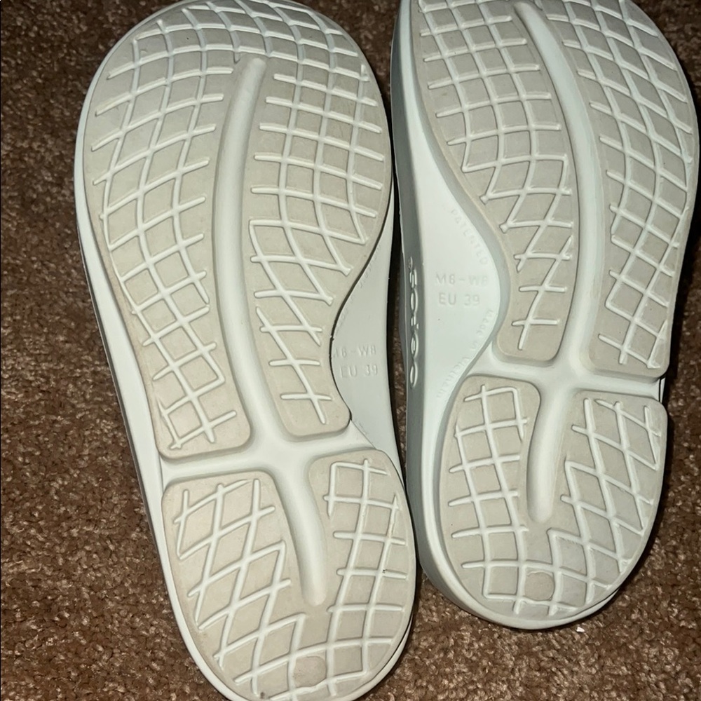 OOFOS White Slide Sandals - Picture 2 of 4